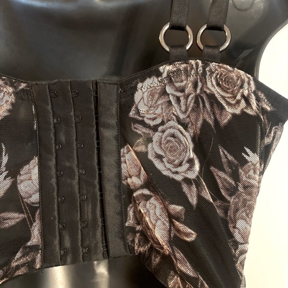 “VICTORIA’S SECRET” Luxe Floral Strappy Mesh Bustier - Picture 13 of 16